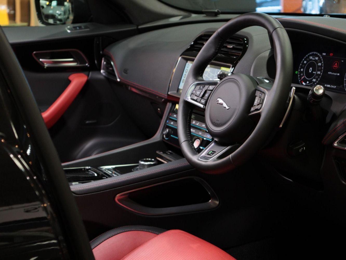 ジャガー　Ｆペイス　Ｒスポーツ　２．０Ｌ　Ｐ２５０　４ＷＤ