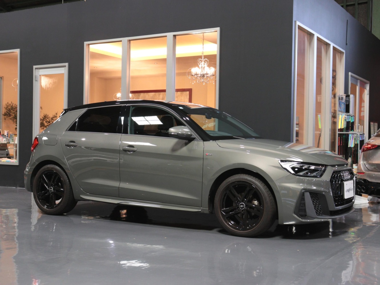 アウディ　Ａ１スポーツバック　２５ＴＦＳＩ　Ｓライン
