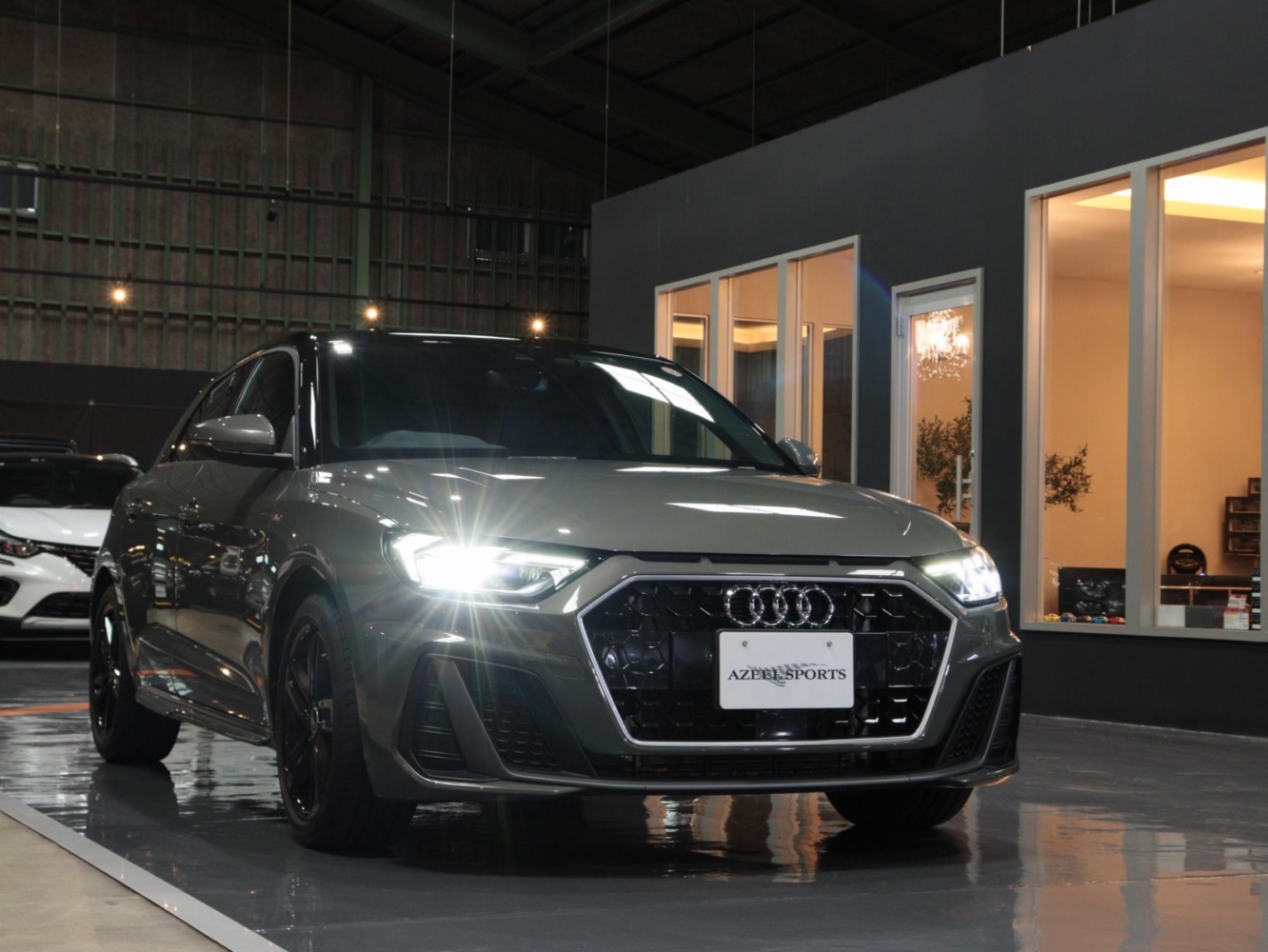 アウディ　Ａ１スポーツバック　２５ＴＦＳＩ　Ｓライン
