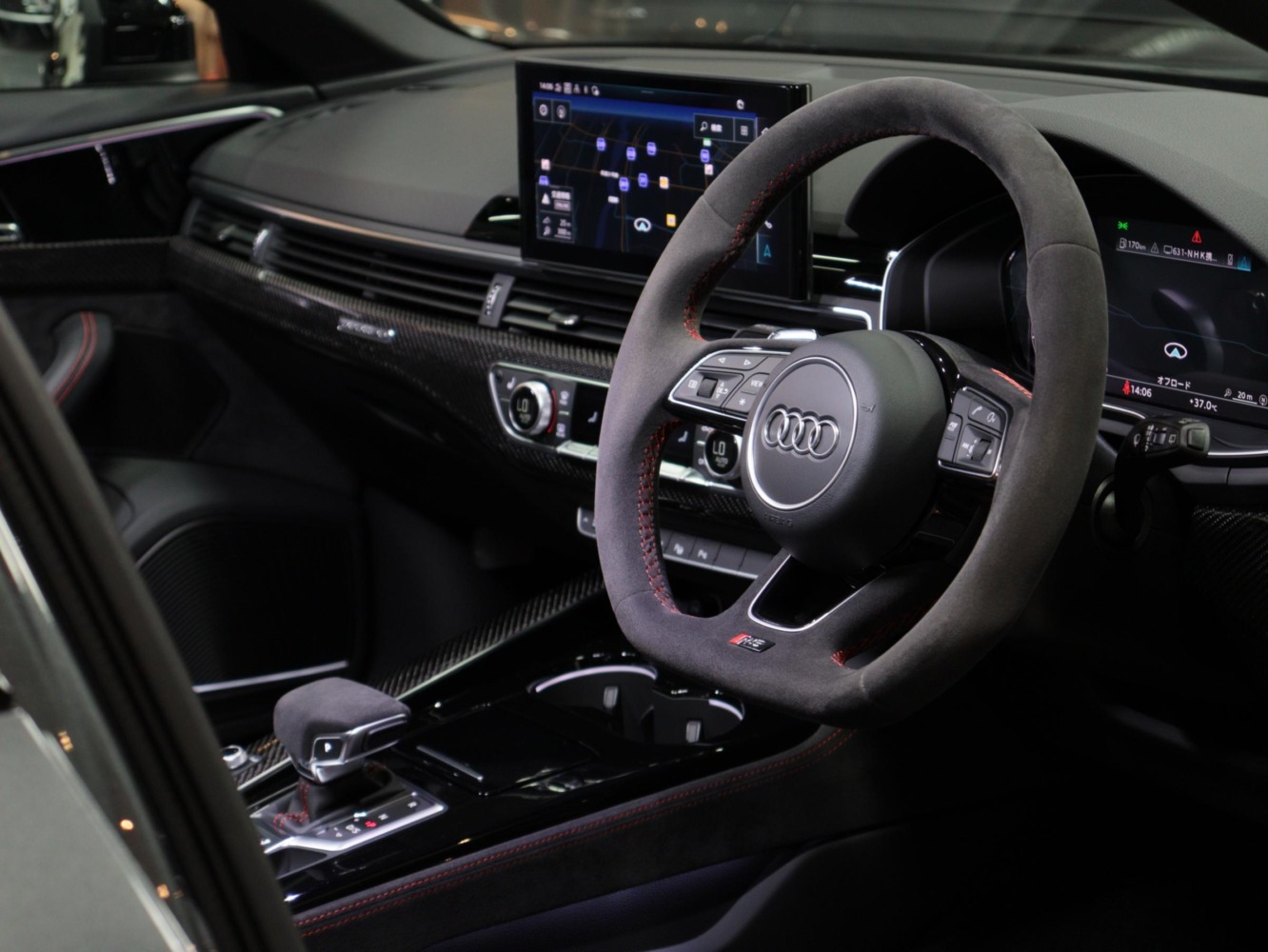 アウディ　ＲＳ４アバント　２．９　４ＷＤ　