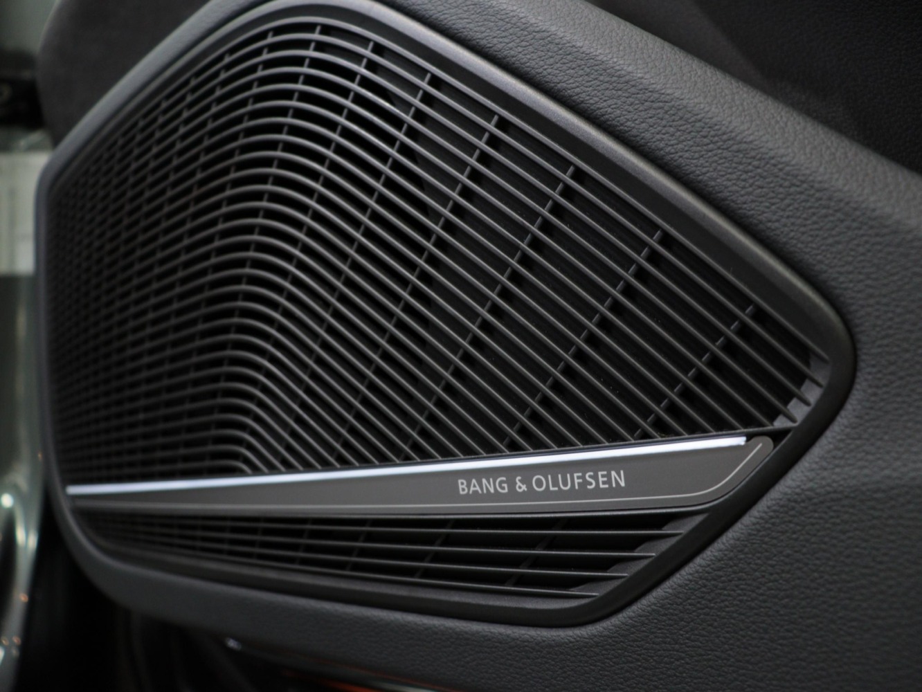 アウディ　ＲＳ４アバント　２．９　４ＷＤ　