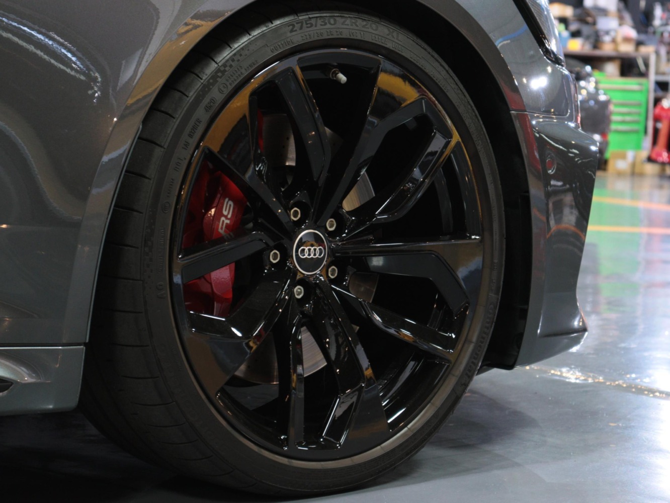 アウディ　ＲＳ４アバント　２．９　４ＷＤ　