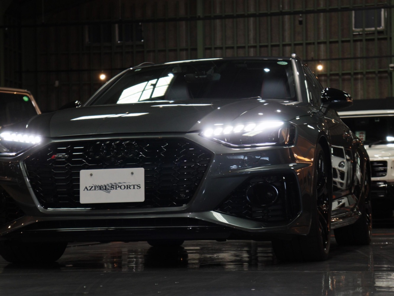 アウディ　ＲＳ４アバント　２．９　４ＷＤ　