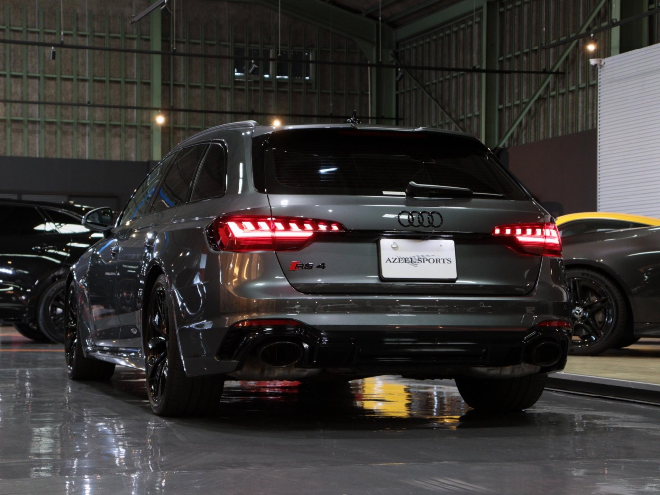 アウディ　ＲＳ４アバント　２．９　４ＷＤ　