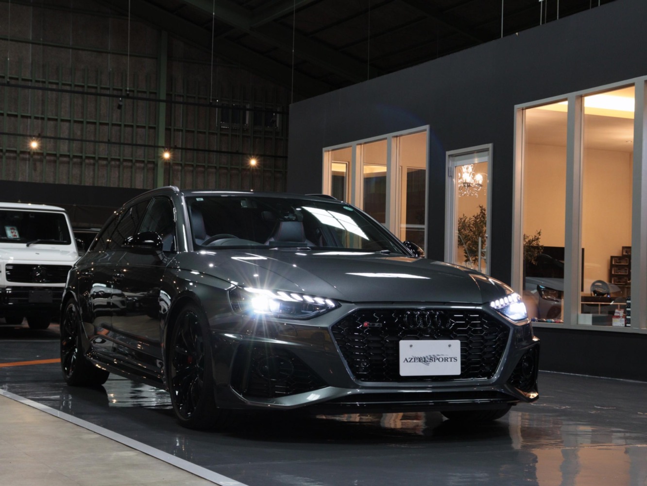 アウディ　ＲＳ４アバント　２．９　４ＷＤ　