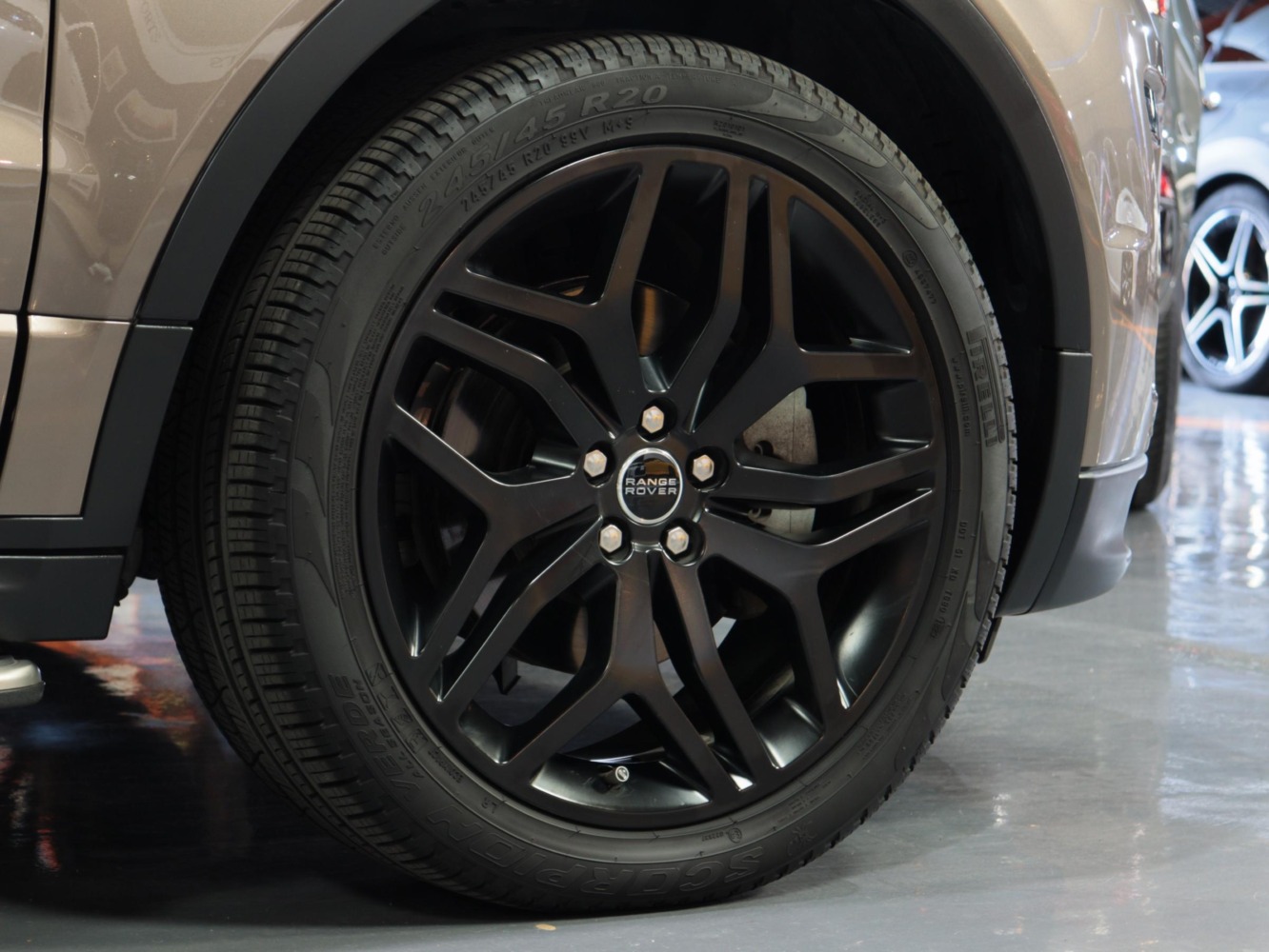 ランドローバー　レンジローバーイヴォーク　ＨＳＥダイナミック２．０Ｌ　Ｄ１８０　４ＷＤ