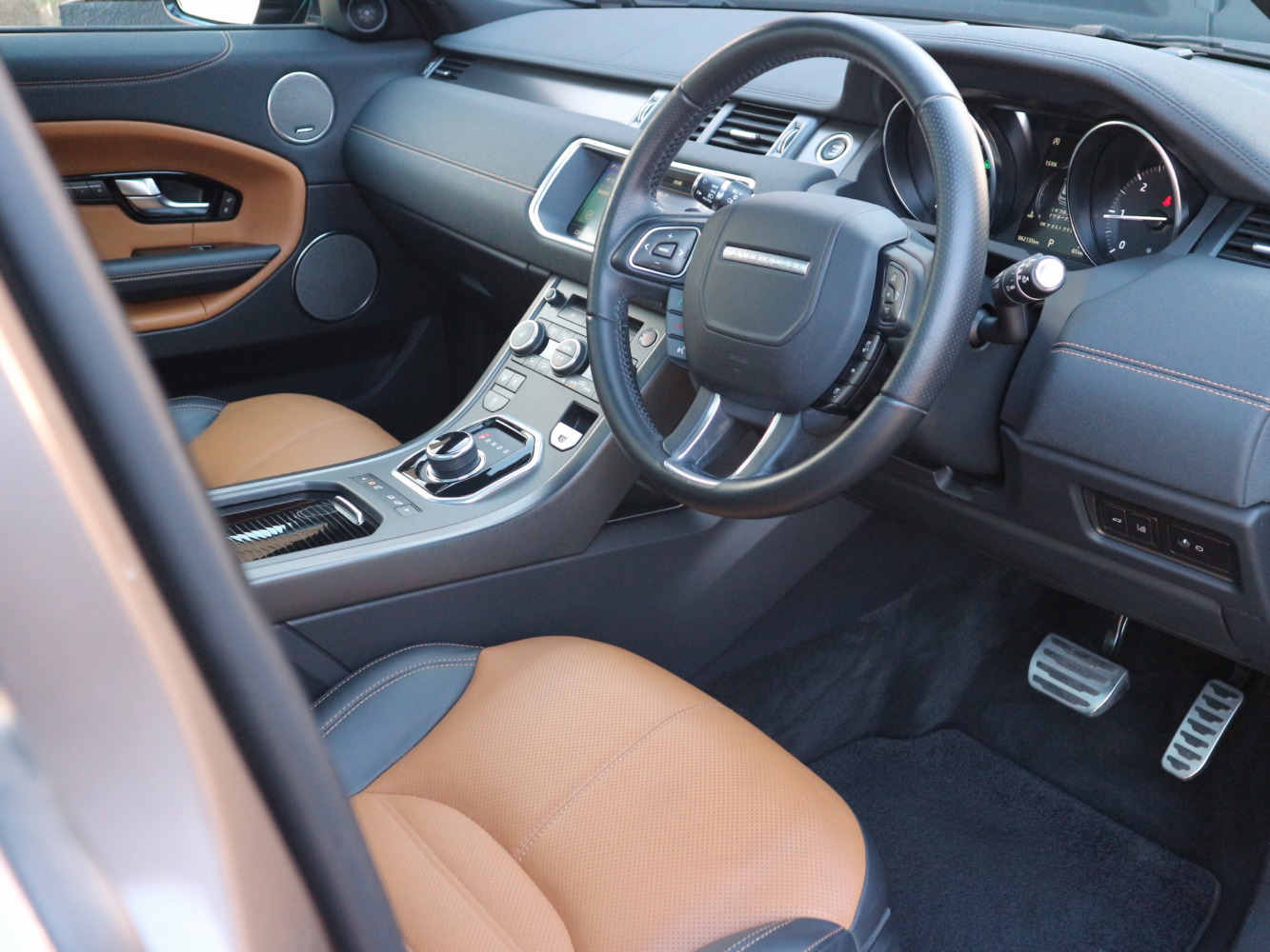 ランドローバー　レンジローバーイヴォーク　ＨＳＥダイナミック２．０Ｌ　Ｄ１８０　４ＷＤ