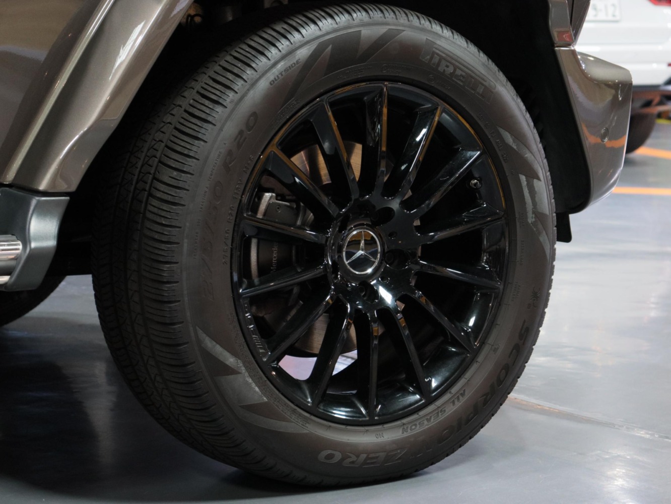 メルセデス・ベンツ　Gクラス　G400d　AMGライン　（Gマヌファクトゥーアプログラムプラス）