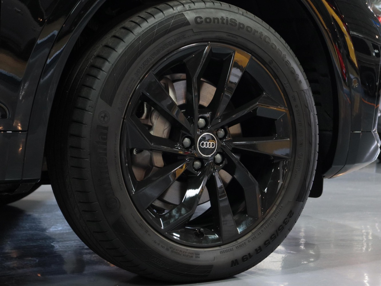 アウディ Q5スポーツバック　40TDI　クワトロ　Sライン