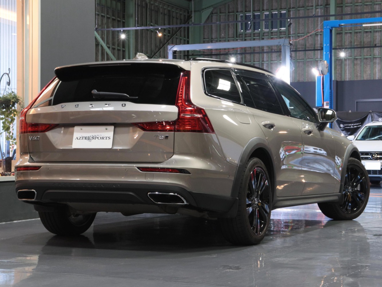ボルボ　V60　クロスカントリー　T5　AWD　プロ