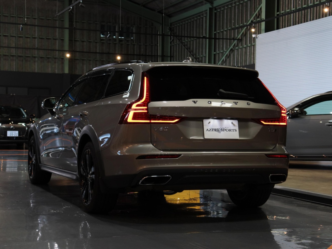 ボルボ　V60　クロスカントリー　T5　AWD　プロ