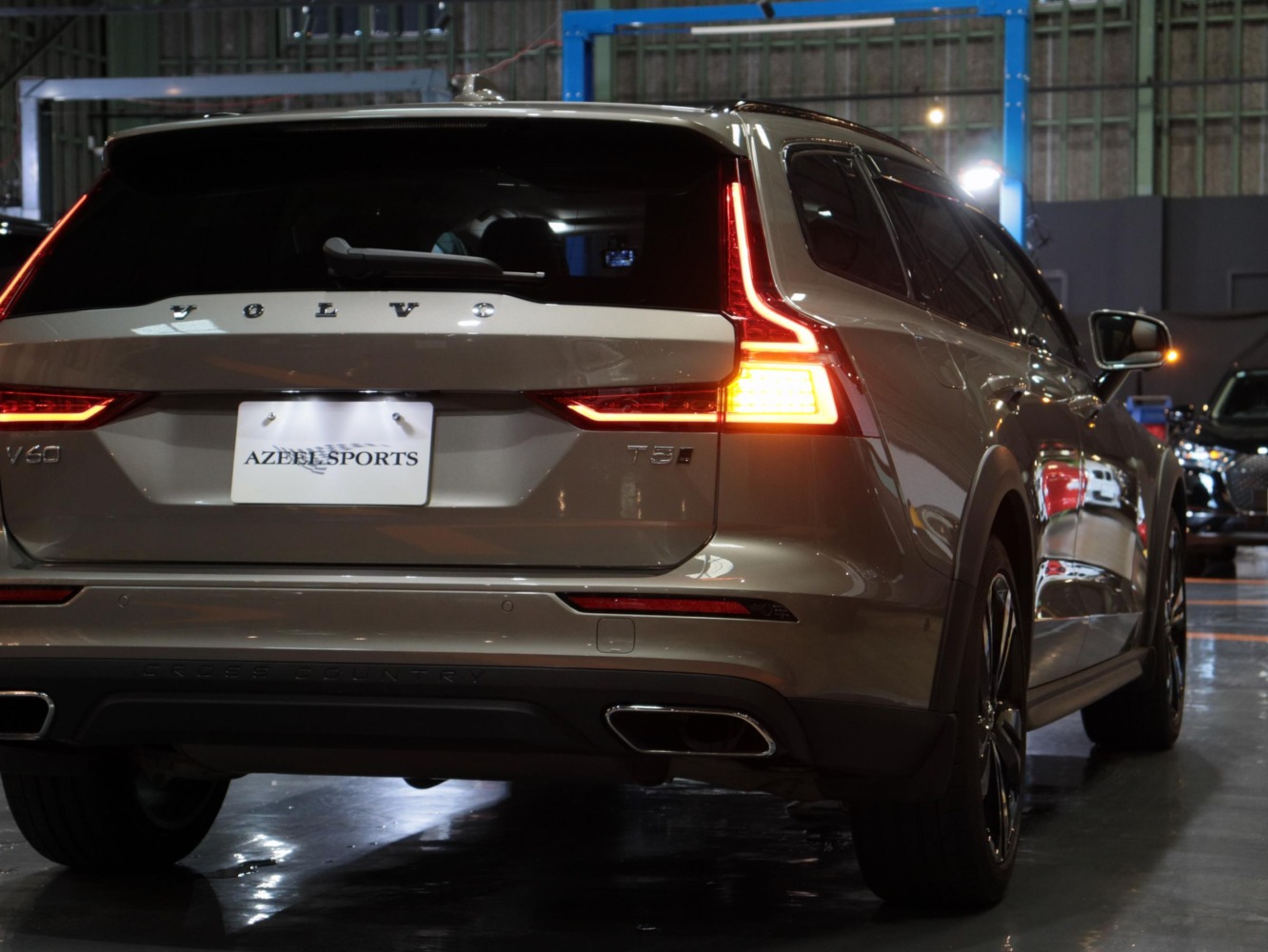 ボルボ　V60　クロスカントリー　T5　AWD　プロ