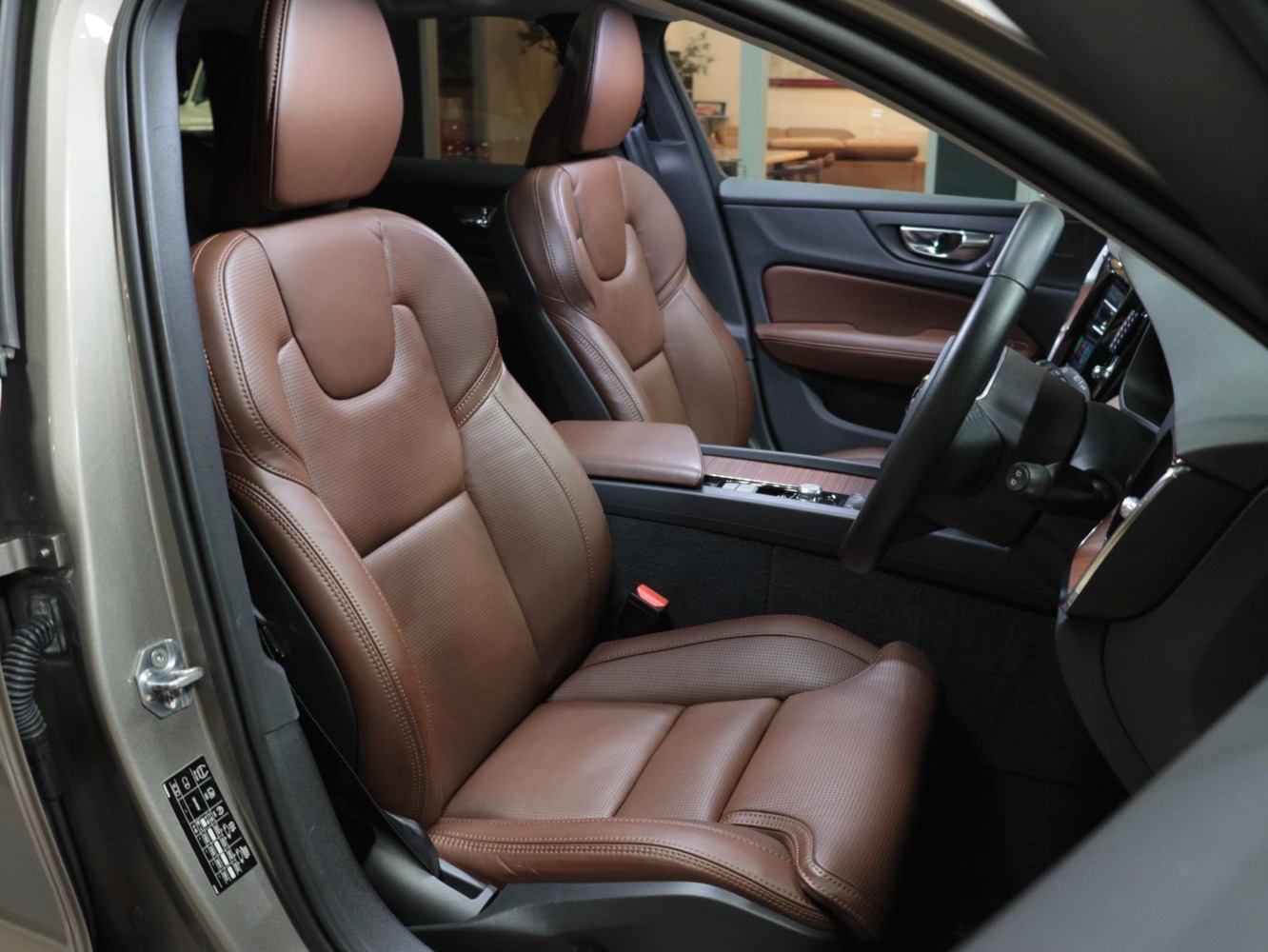ボルボ　V60　クロスカントリー　T5　AWD　プロ