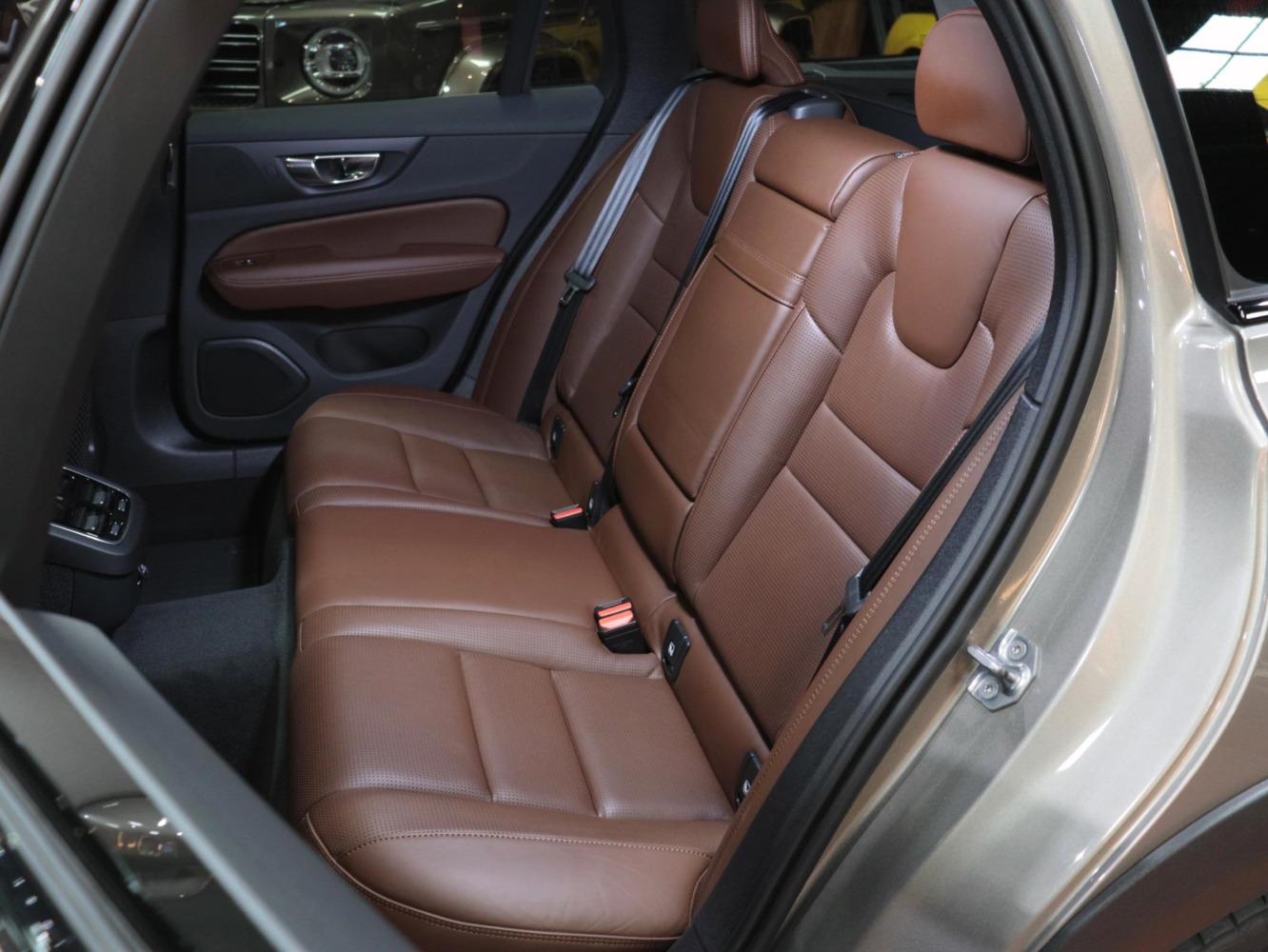 ボルボ　V60　クロスカントリー　T5　AWD　プロ