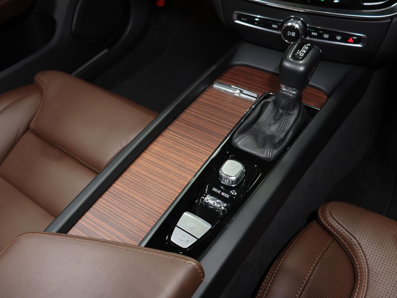 ボルボ　V60　クロスカントリー　T5　AWD　プロ